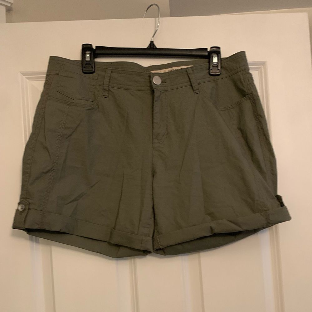DKNY Woman’s Olive Green Shorts Size 12